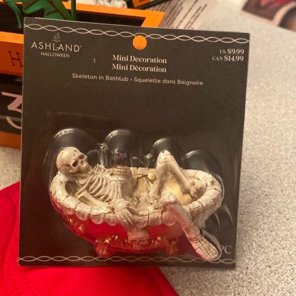 Mini Halloween decor - Picture 1 of 3